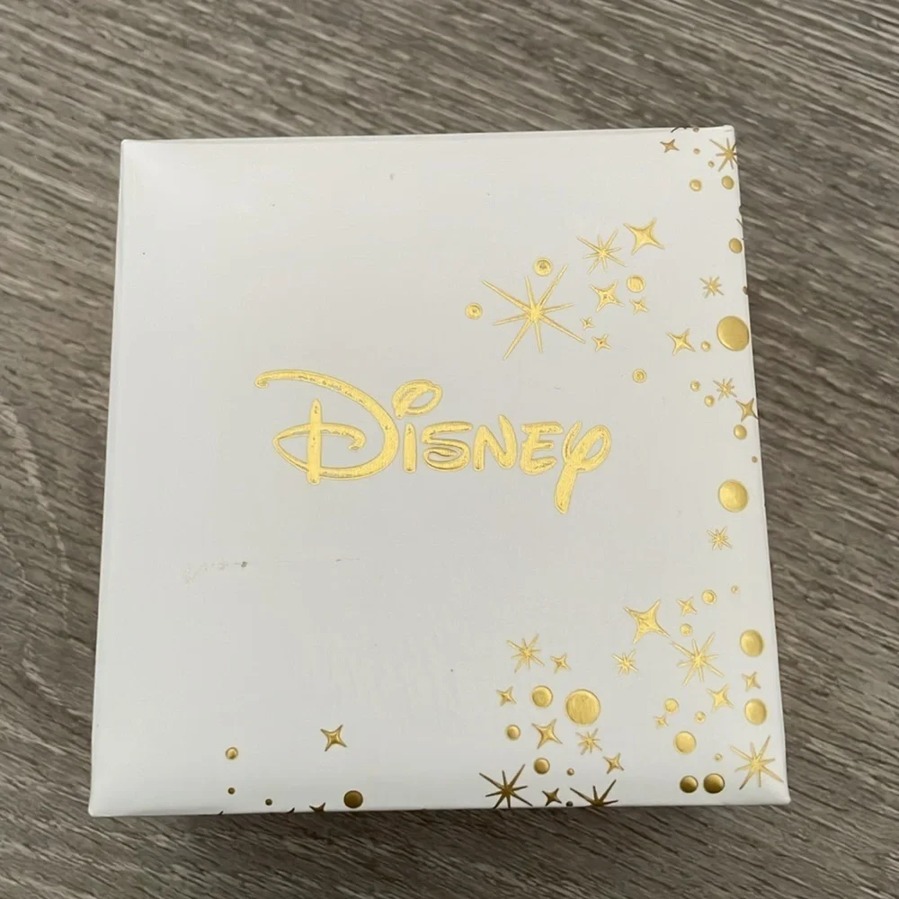 Brand New Disney Love is Bowtiful Bracelet Sterling Silver Heart Charms Minnie